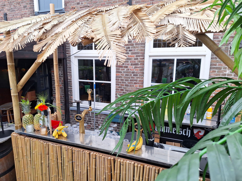 BOOTH-crazydiscowheels-tikibar